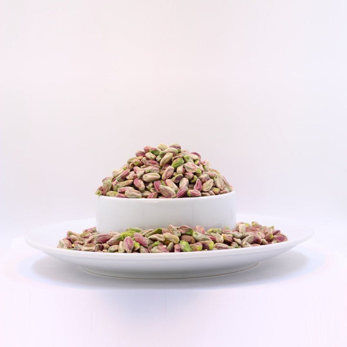 //www.kuryemis.com/cdn/shop/products/boz-ic-antep-fistigi-780294_684x752.jpg?v=1683791613